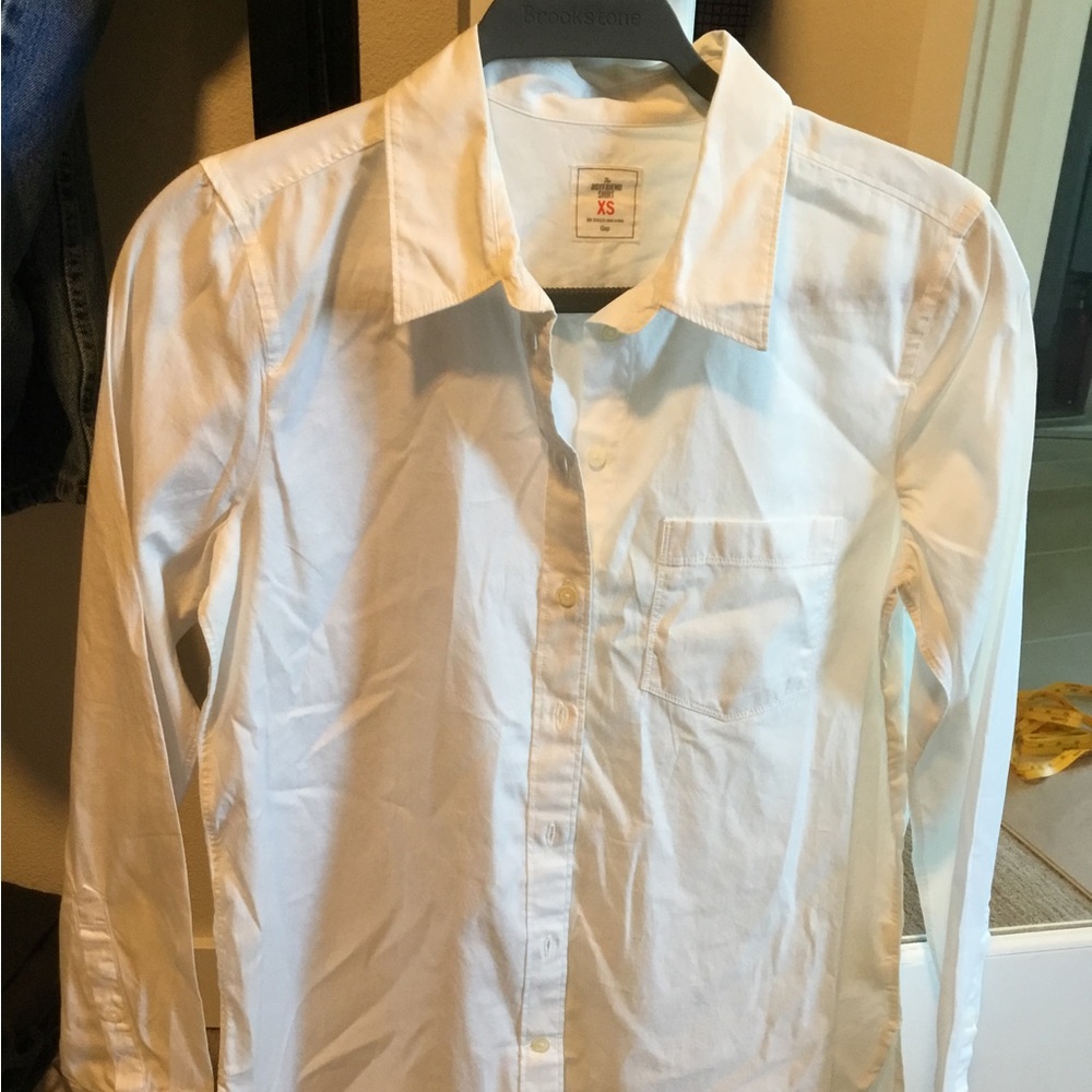 Women boyfriend shirts in good condition size XS